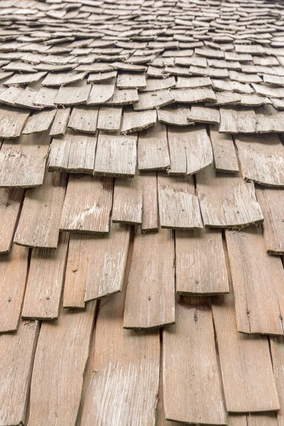 木制屋顶瓦片抽象图案 — 图库照片