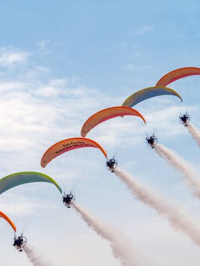 Bükreş, Romanya - 31 Ağustos 2024 - moto hang plander BIAS 2024 'te havacılık yapıyor