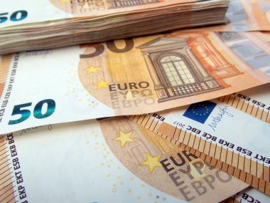 Euro banknot paraları ile