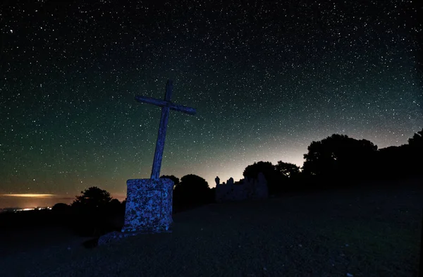 Long Exposure Night Photograph Stars Background Foreground Cross Trees — Stock Photo, Image