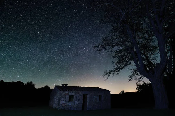 Long Exposure Night Photograph Stars Background Foreground House Tree — Stock Photo, Image