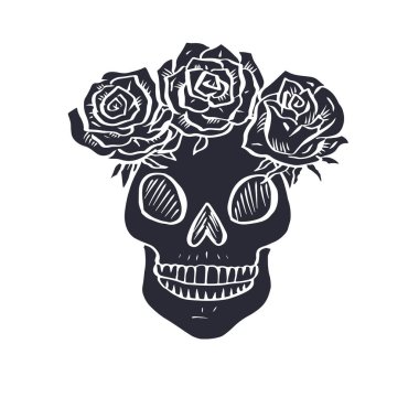 Beyaz arka planda izole edilmiş gül çelengi olan el çizimi siyah siluet insan kafatası. Çiçekli tek renkli iskelet başlık deseni