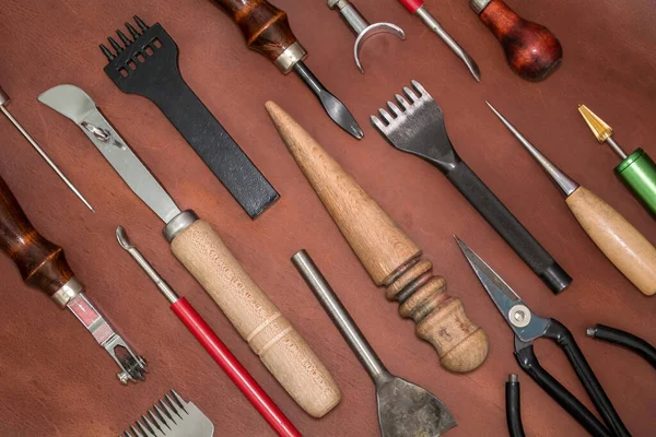 Tools Crafting Pieces Brown Leather Layout Manufacture Leather Goods View — Stock Photo, Image