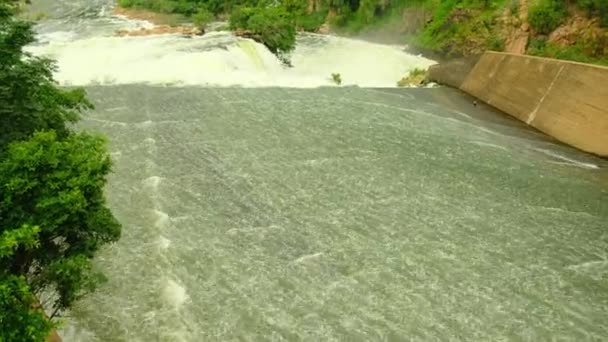 Nehirdeki Hidroelektrik Baraj Hidroelektrik Baraj Manzarası Kilitlerden Boşalması Barajın Salınımı — Stok video