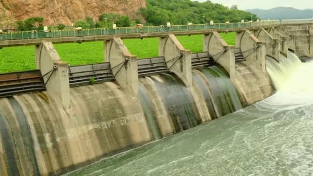 Central Hidroeléctrica Cañón Montaña Central Hidroeléctrica Río Montaña Libera Agua — Vídeos de Stock