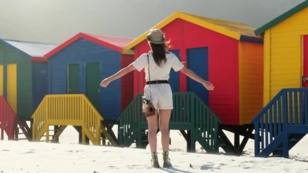Kolorowe Fasady Średniowiecznych Domów Rynku Słoneczny Dzień Kolorowe Domy Zabytkowej — Wideo stockowe