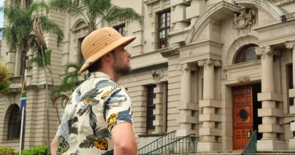 Generation Nya Koncept Resor Manlig Resenär Safari Kläder Står Framför — Stockvideo
