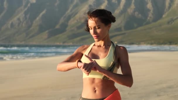 Close Young Fitness Woman Look Smart Watch Sunlight Outdoors Athlete — Stock Video