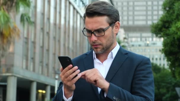 Male Millennial Professional Holding Modern Smartphone Texting Message Young Businessman — Vídeo de stock