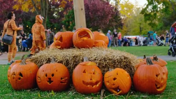 Strašidelná Halloween Dýně Dřevěných Prknech Halloween Dýně Lucernou Dřevě Halloween — Stock video