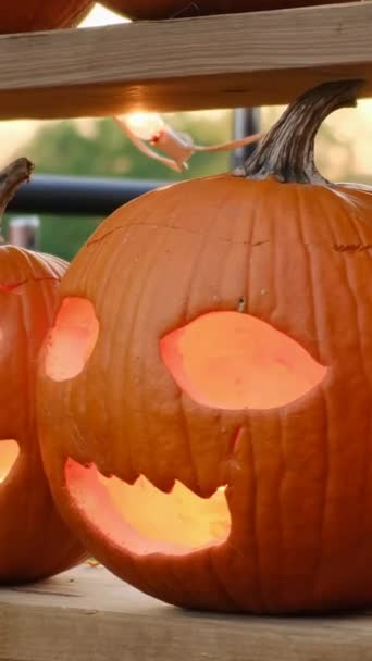 Espantosa Calabaza Halloween Sobre Tablones Madera Calabaza Halloween Con Linterna — Vídeos de Stock