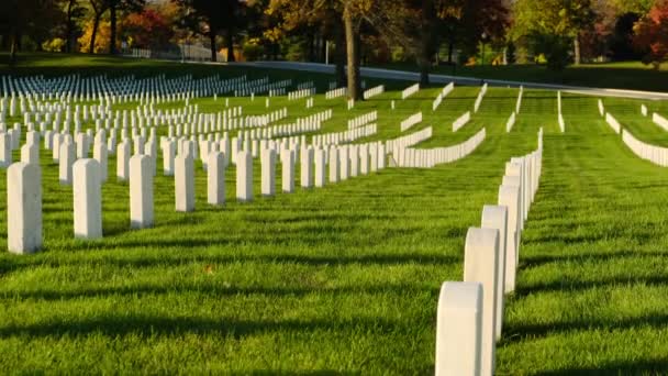 Usa Militärkyrkogård Som Skapades Inbördeskriget Gravar Amerikanska Veteraner Memorial Day — Stockvideo