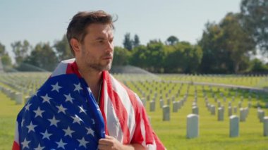 2. Dünya Savaşı Amerikan askeri mezarlığı. Yazın Amerikan gazi mezarlığı. Los Angeles Ulusal Mezarlığı 'nda Anma Günü. A.B.D. Savaşı Ölü Anma Günü 9: 11