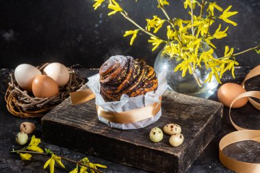 Yumurtalı paskalya çöreği kabuğu. Paskalya