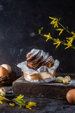 Yumurtalı paskalya çöreği kabuğu. Paskalya