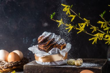 Yumurtalı paskalya çöreği kabuğu. Paskalya