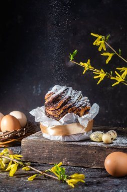 Yumurtalı paskalya çöreği kabuğu. Paskalya