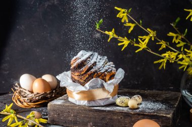 Yumurtalı paskalya çöreği kabuğu. Paskalya