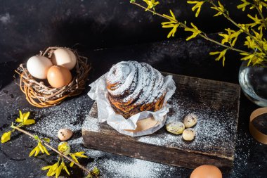 Yumurtalı paskalya çöreği kabuğu. Paskalya