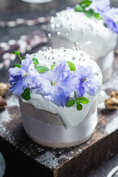 stock image Easter cake with meringue and violets on a dark background