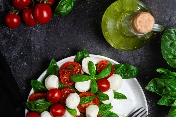 Capresesalade Met Tomaat Mozzarella Basilicum — Stockfoto