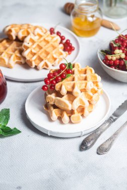 Kırmızı üzümlü Belçika waffleları