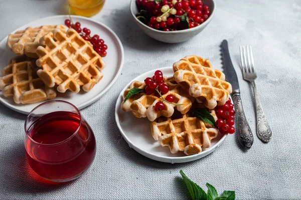 Kırmızı üzümlü Belçika waffleları