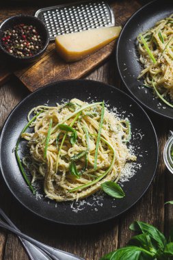 Kabak ve krema soslu makarna.