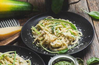 Kabak ve krema soslu makarna.