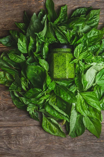 Salsa Pesto Barattolo Vetro Foglie Basilico Verde — Foto Stock