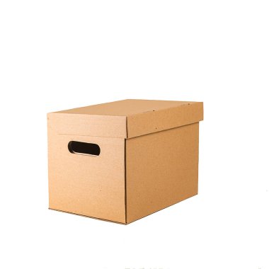 Beyaz arkaplanda karton kutu