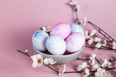 Güzel Paskalya yumurtaları. Paskalya tatili. Kartpostal