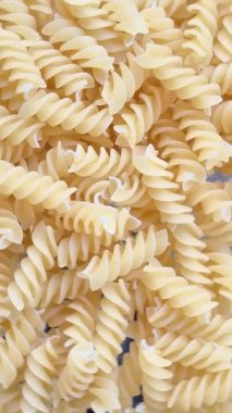 Hamur makarnası hareket halinde.