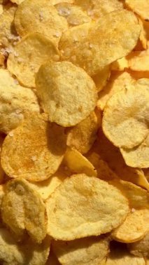 Patates cipsi hareketli.