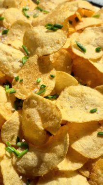 Patates cipsi hareketli.