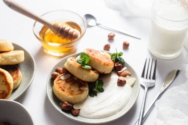  Syrniki: Süzme Peynirli Krepler