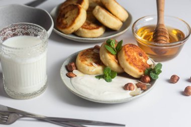  Syrniki: Süzme Peynirli Krepler