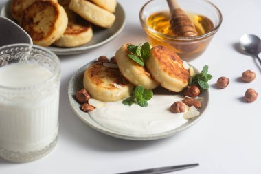  Syrniki: Süzme Peynirli Krepler