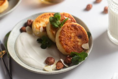  Syrniki: Süzme Peynirli Krepler