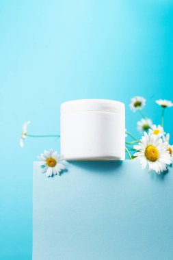 Papatya çayı, papatyalı krema kavanozu.