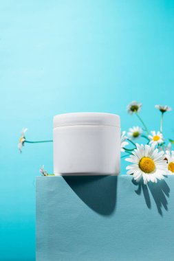 Papatya çayı, papatyalı krema kavanozu.