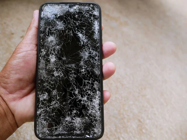 Akıllı Telefon Yere Düştü Bir Çatlağa Düştü — Stok fotoğraf
