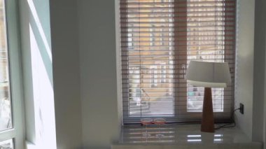 Pembe şampanyalı iki bardak. Alkol köpüklü şarap içilir..