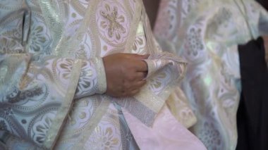 Rahip dua okur. Hıristiyanlık ya da Katoliklik, Tanrı 'ya inanç. Kilise ayini, ayin..