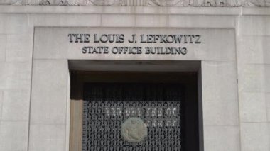 Louis J. Lefkowitz Eyalet Binası 'nın etkileyici manzarası New York' taki eşsiz mimarisini gözler önüne seriyor.