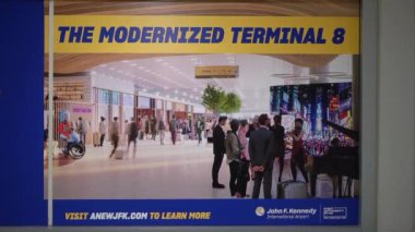 NEW YORK, ABD - 19 Mayıs 2024: JFK Terminal 8 'in yeni özelliklerini ve tüm ziyaretçilerin seyahat deneyimini geliştiren tasarım unsurlarını keşfedin