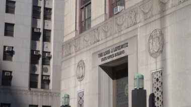 Louis J. Lefkowitz Eyalet Binası 'nın etkileyici manzarası New York' taki eşsiz mimarisini gözler önüne seriyor.