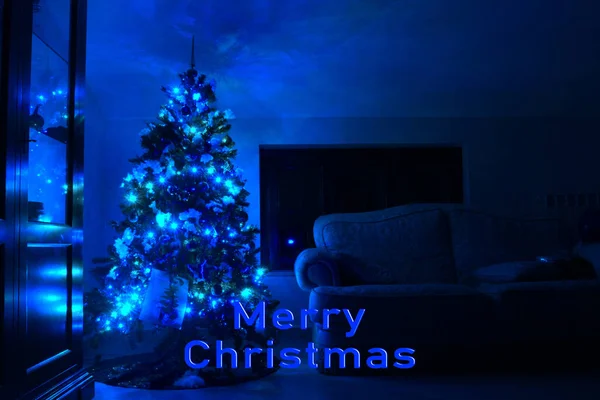 Postal Con Árbol Navidad Una Ventana Con Luces Azules Con —  Fotos de Stock