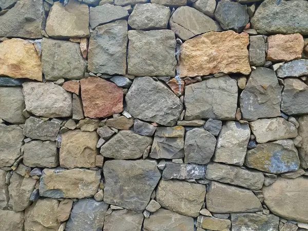 Gri, Kahverengi ve Bej tonlu Düzensiz Taş Duvarın dokusu - Kırsal Mimari Element.