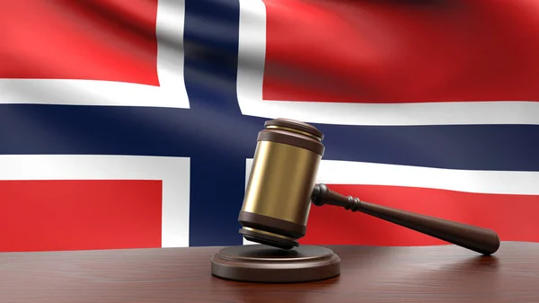 Norveç Ulusal Bayrağı Mahkeme Masasında Yargıç Tokmak Çekiçle Anayasa Hukuku — Stok fotoğraf